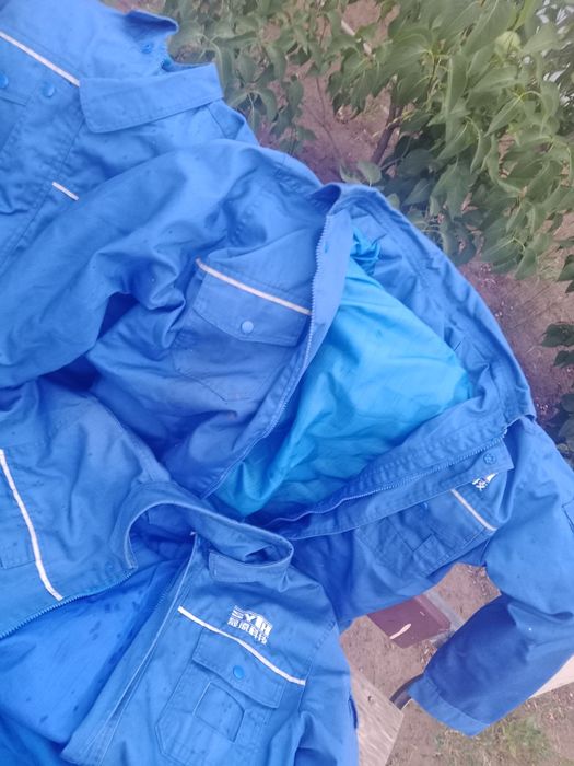 Продам спецодежда летние за 5000на замке