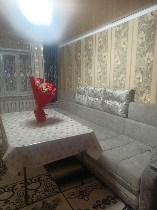 Продаю диван,4м.