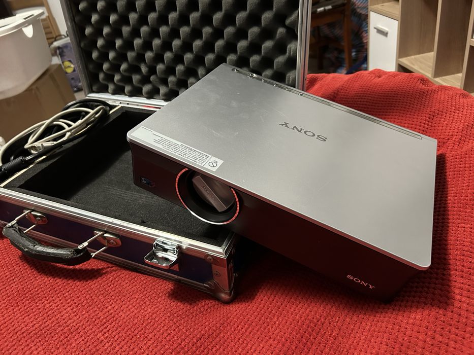 Videoproiector SONY VPL-CX125 + Servietă Aluminiu rigidă