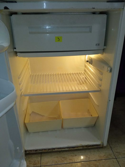 Малък хладилник.