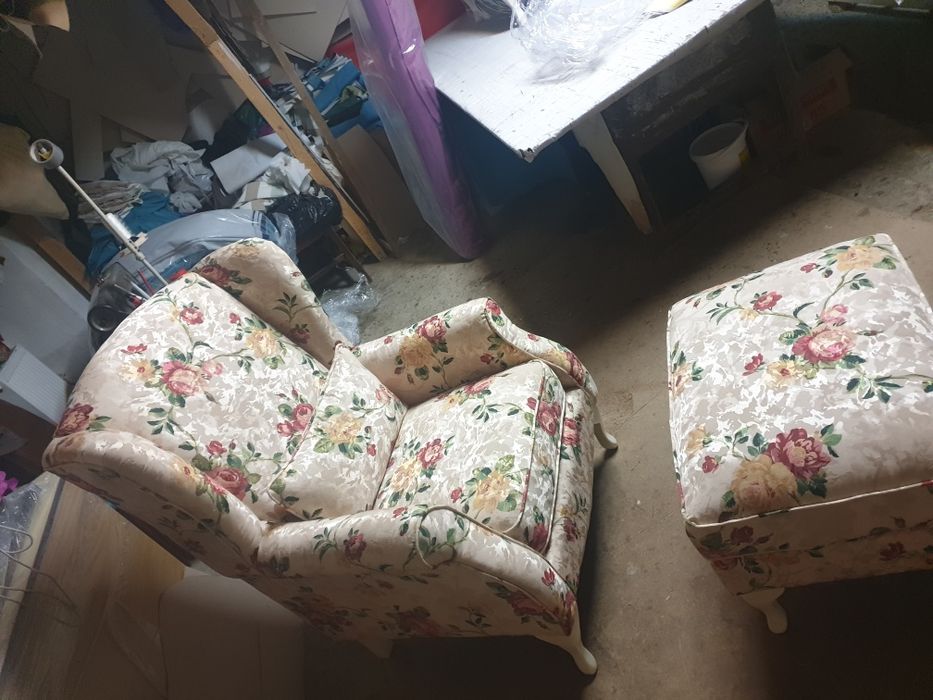 Fotoliu si taburet pt living