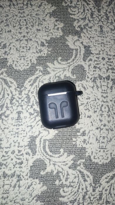 Наушники Apple AirPods with Wireless Charging Case белый