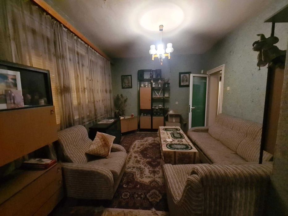 Тристаен Апартамент в Широкия Център на град Хасково