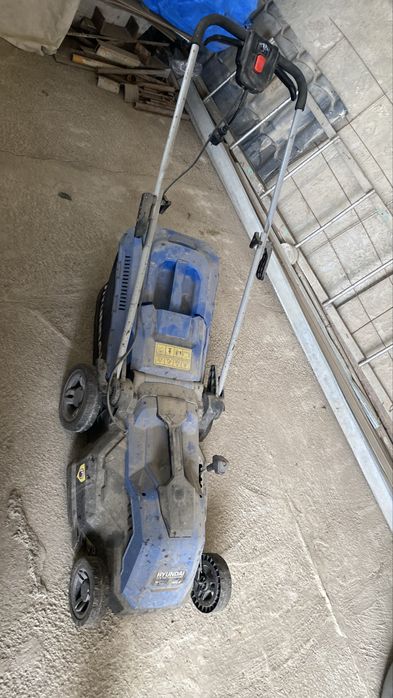 Газонокосилка на запчасти 2шт