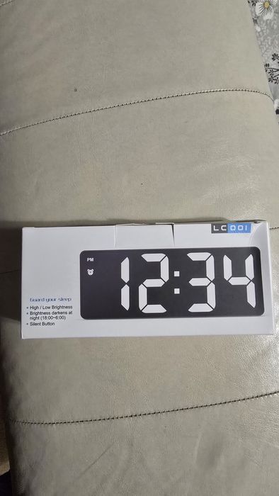 Модерен LED цифров будил ник-часовник, температура

календар

| Регул