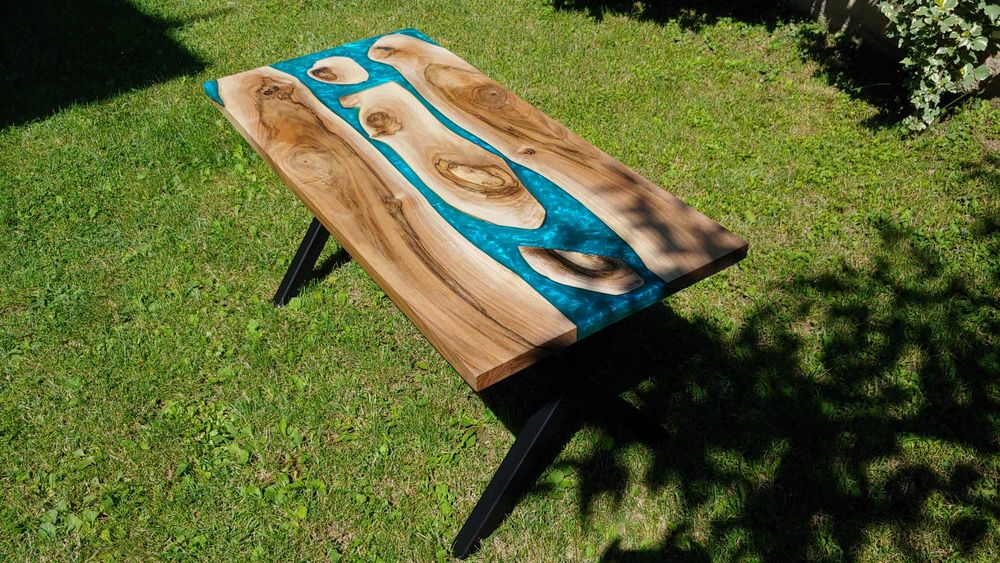 Маси от дърво и епоксидна смола