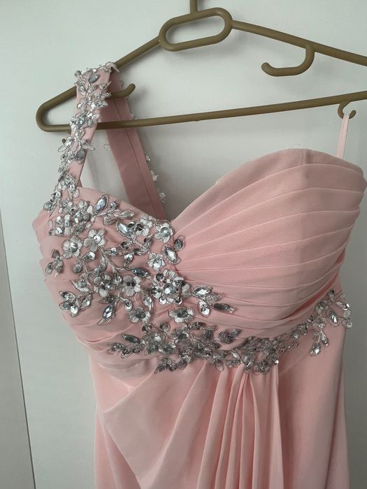 Нежна официална розова рокля