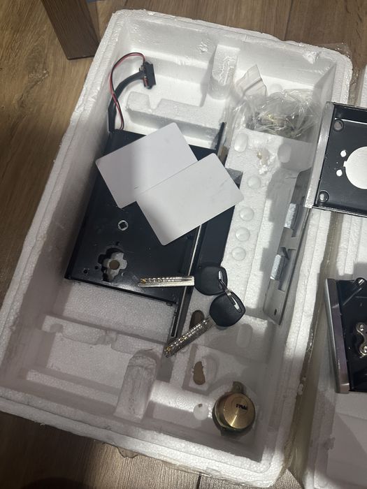 Yala , broasca , cu card si cheie noua