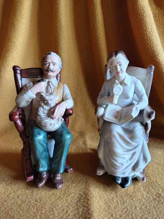 Bibelouri  bunicul și bunica pe scaune Arpo Curtea de Argeș