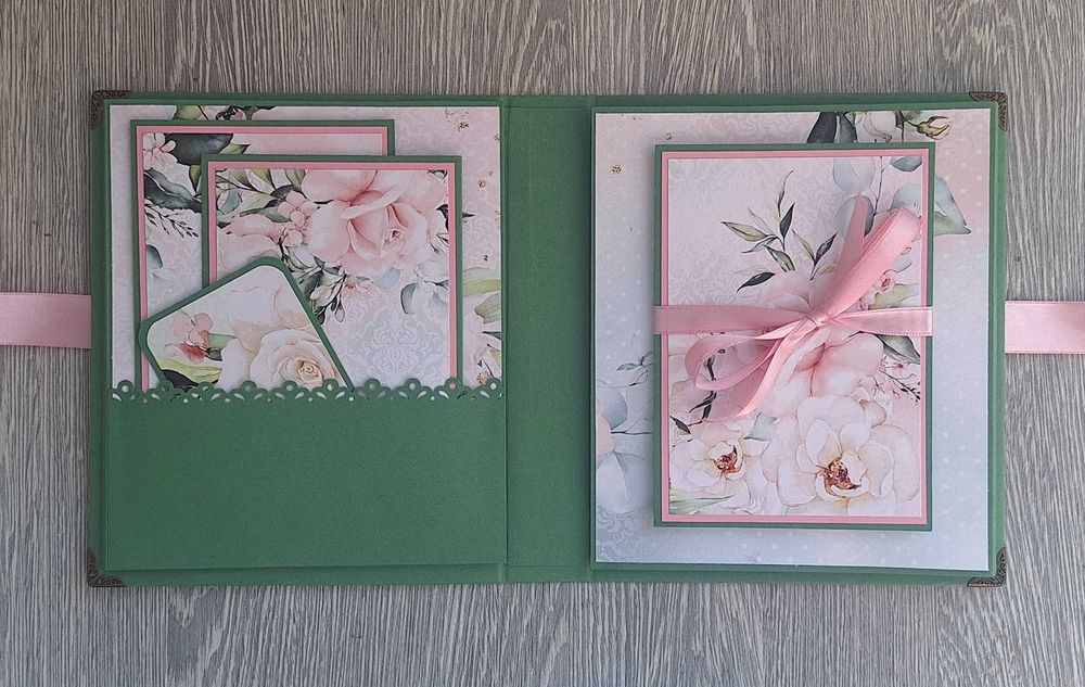 Скрапбук албум "Нежни рози" в розово, ръчна изработка /47.9