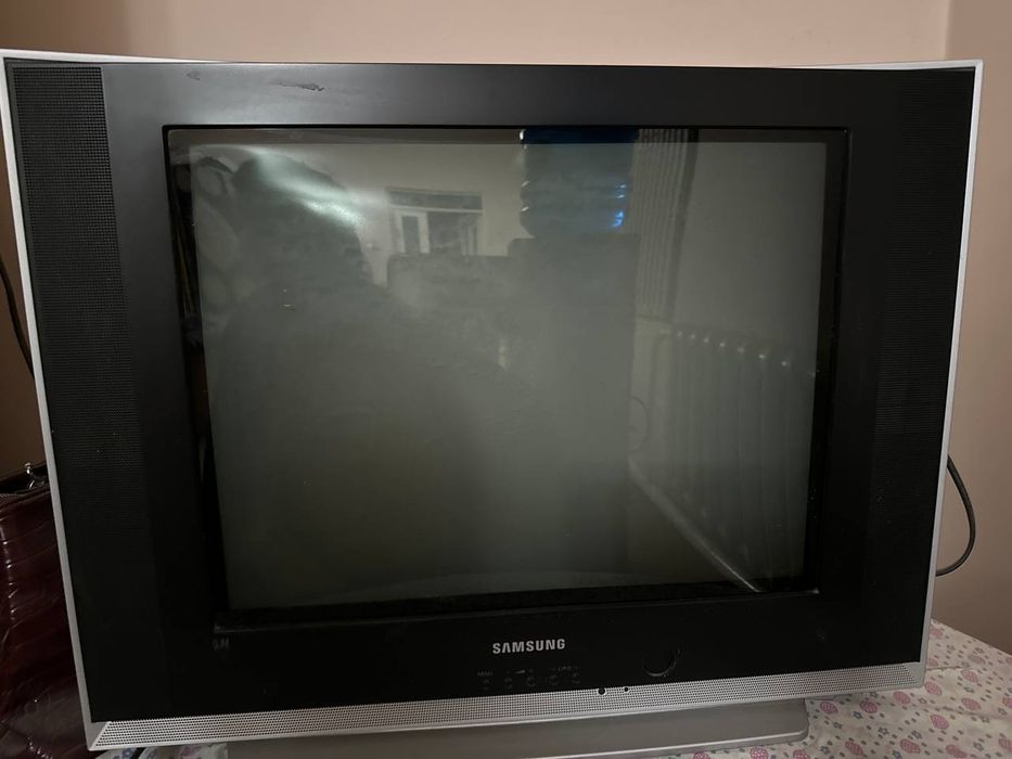 Продаётся телевизор самсунг работает, в хорошем состоянии.