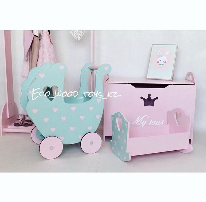 Деревянные игрушки (коляски, кроватки/люльки, домик) для кукол
