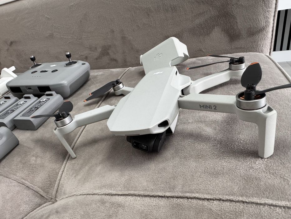 Dronă DJI Mini 2 Fly More Combo – Stare Impecabilă, doar testata , Pachet Complet + Filtre
