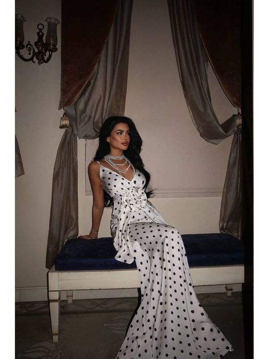 Дълга рокля на точки