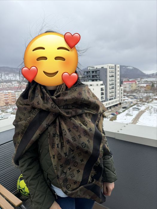 Eşarfa Louis Vuitton autentică, mare
