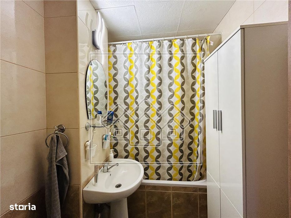 Apartament decomandat, 3 camere, 2 bai, 2 balcoane - Strand