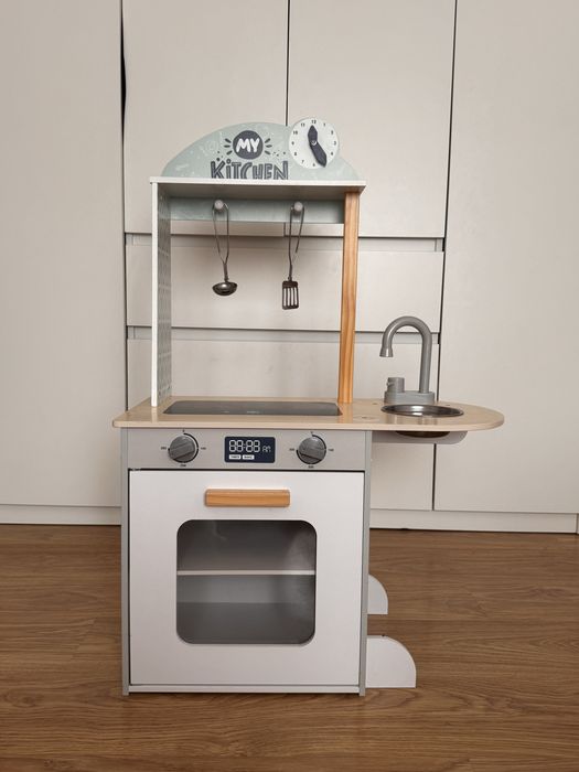 Детская кухня деревянная