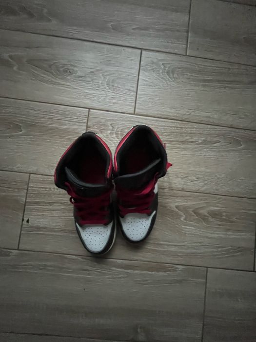 Jordan 1 mid Gym Red Black toe