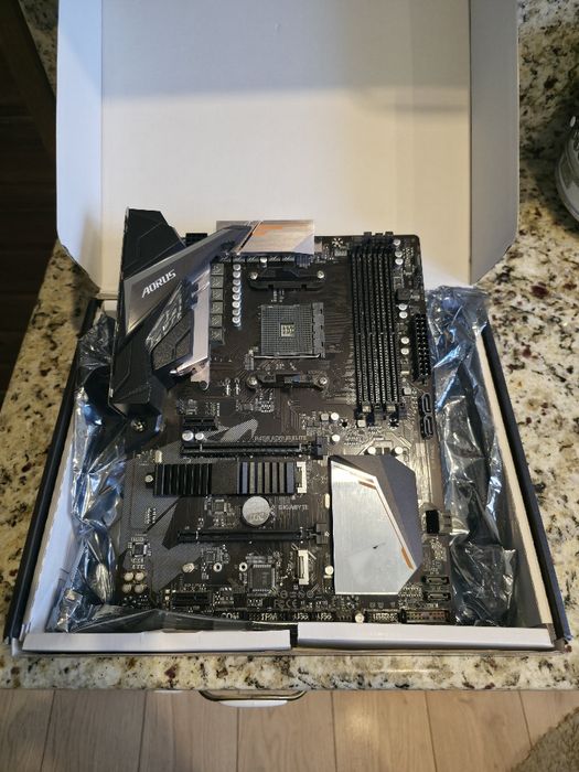 AORUS B450 Elite