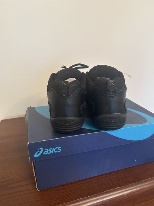 Новые кроссовки-37 размер..