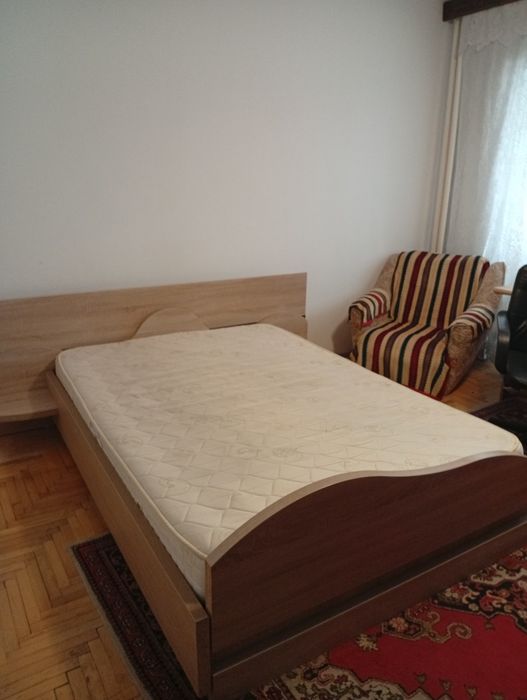 Închiriere apartament cu o cameră ,podul ros