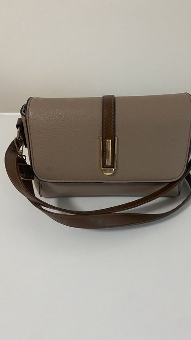 Компактна чанта