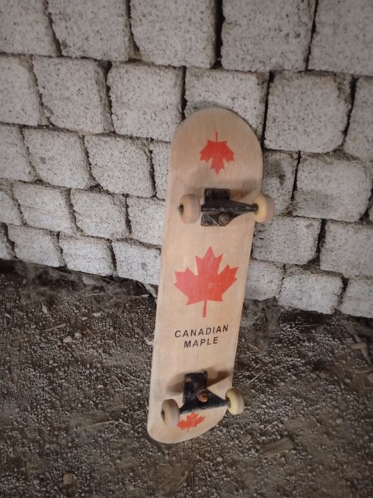 SKEYTBORD SOTILADI! 
Canadian Maple skeytbordi sotiladi. Mustahkam va
