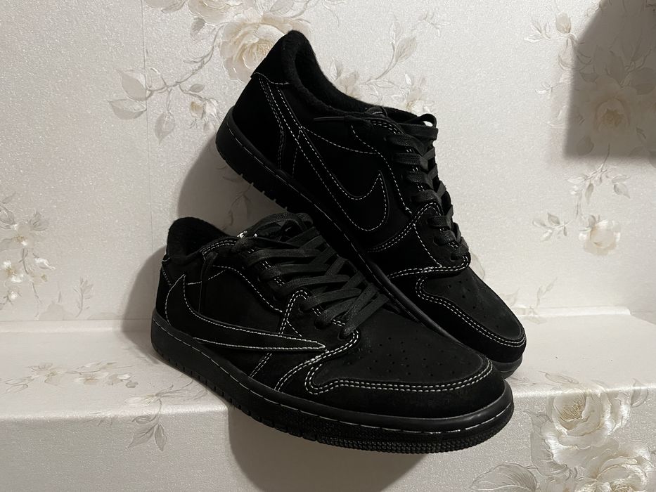 Jordan 1 Travis Scott Phantom