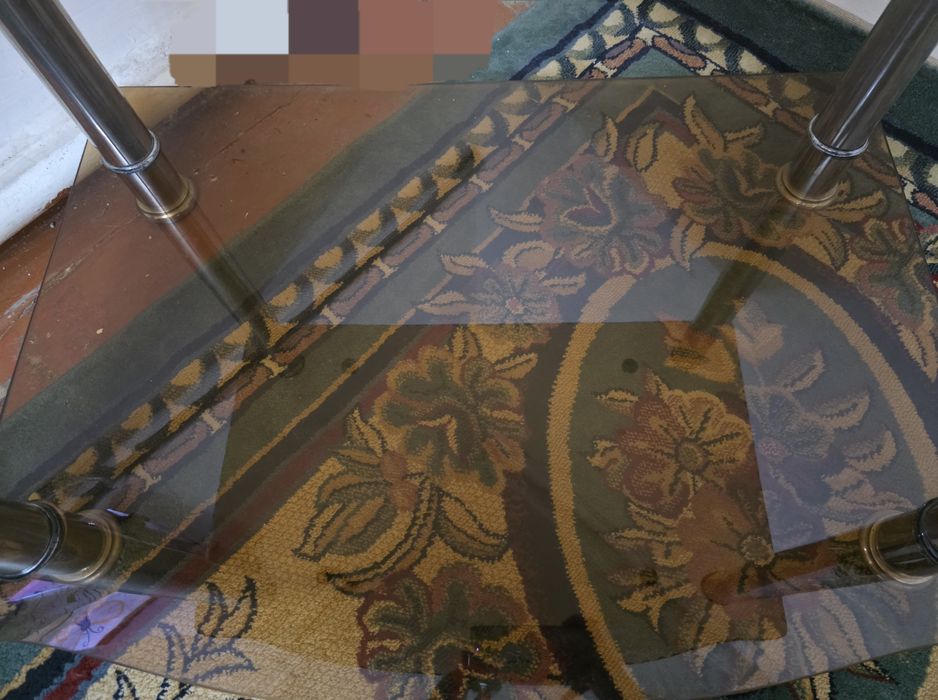 Продам стеклянные стол