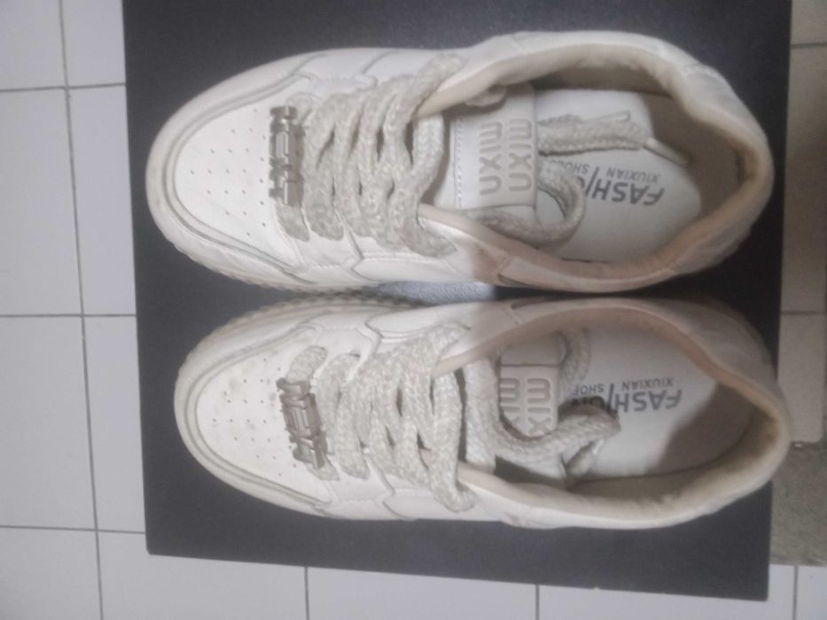 Женские кроссовки