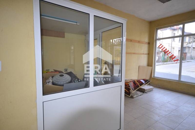 Дава се под наем Магазин в Хасково, Любен Каравелов - 150 кв.м за 612 € - Снимка #4