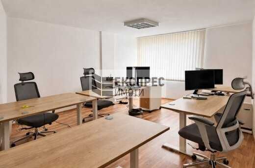 Дава се под наем Офис в Варна, Център - 90 кв.м за 1122 € - Снимка #1