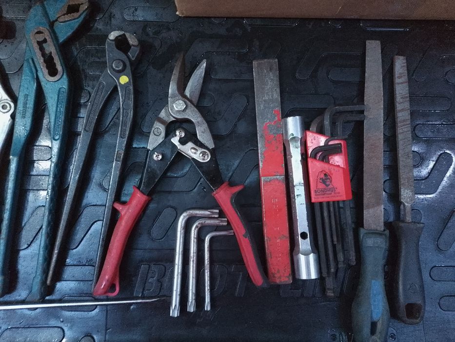 Lot scule profesionale,blocator tinichigerie, tubulare ,șubler foarfec