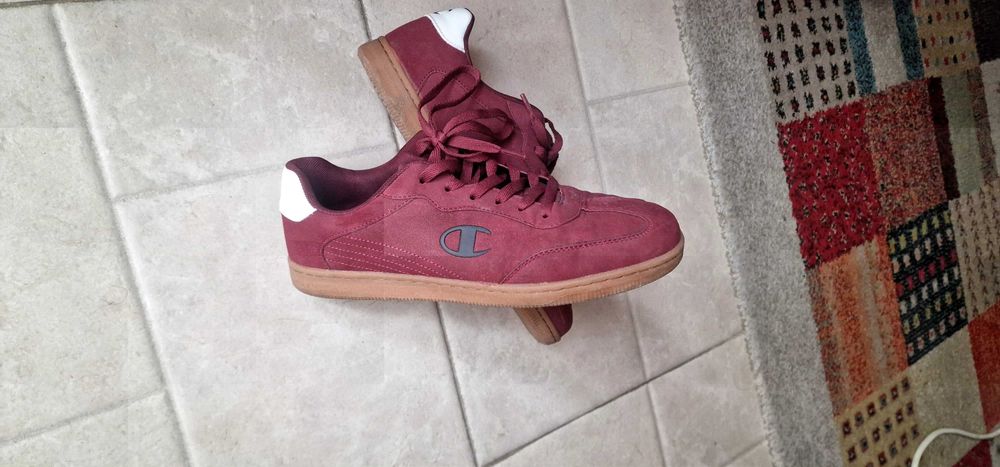 Продавам  маратонки  Champion