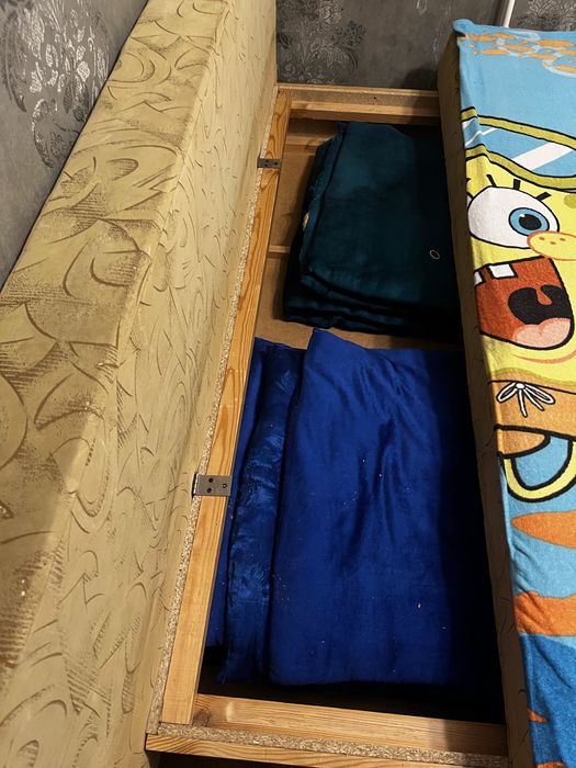 Диван в хорошом состоянии