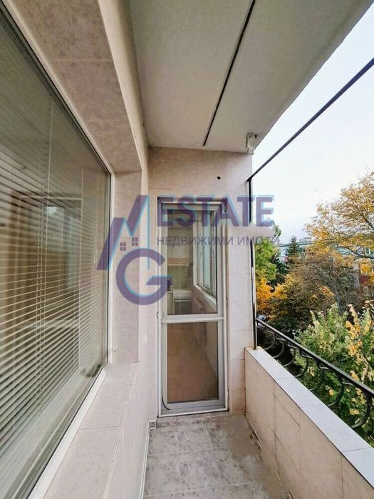 Продава се Двустаен апартамент в Бургас, Лазур - 65 кв.м за 1091 €/кв.м - Снимка #2