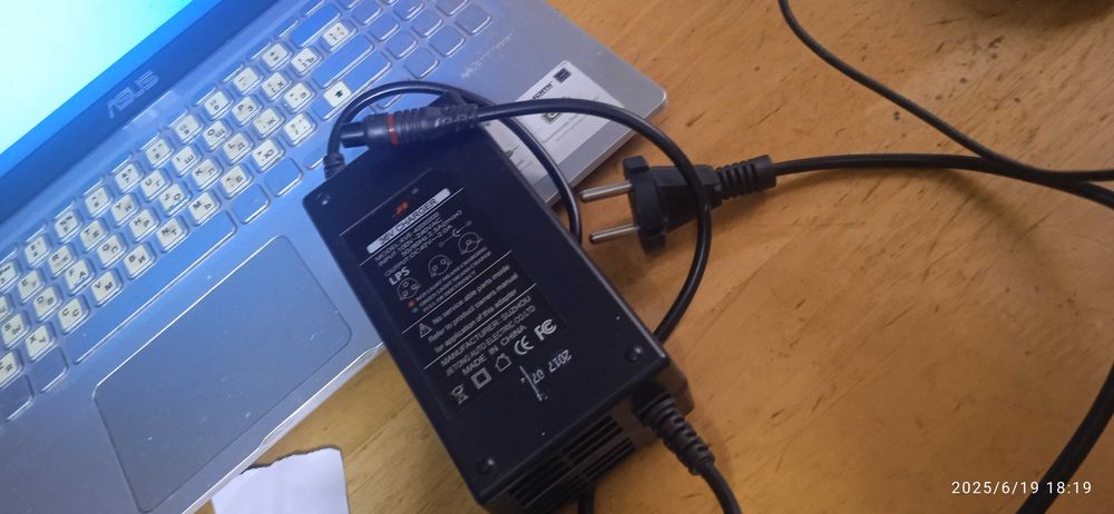 Адаптер/блок питания   42v-2.0a для самоката