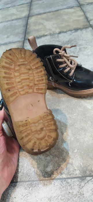 Продам детские ботинки