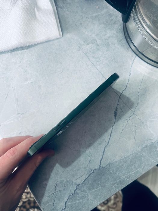 Продам айфон 13