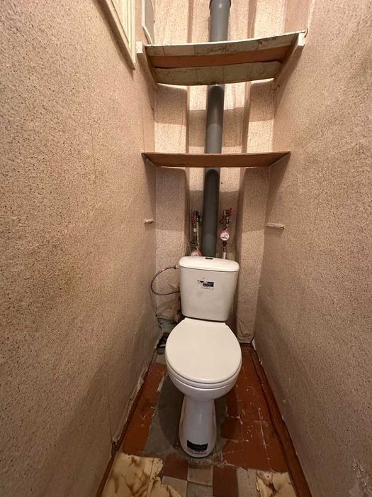 Продам 2ком  на Кривом магазине