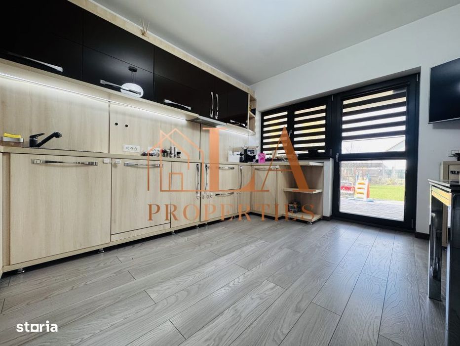 Casa 5 camere | Panouri fotovoltaice 18Kw | Teren 1000mp | Domnesti