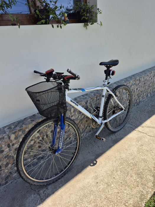 Vand bicicleta in stare buna