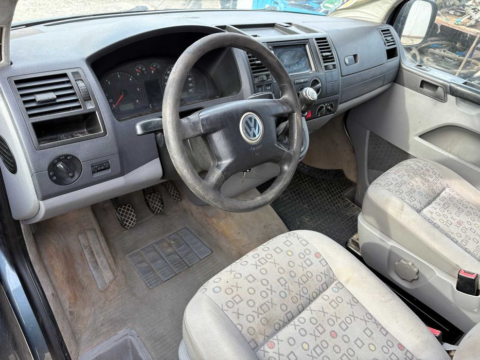 Dezmembrez Volkswagen TRANSPORTER T5 CARAVELLE 2.5 TDI 131 cp AXD 2008