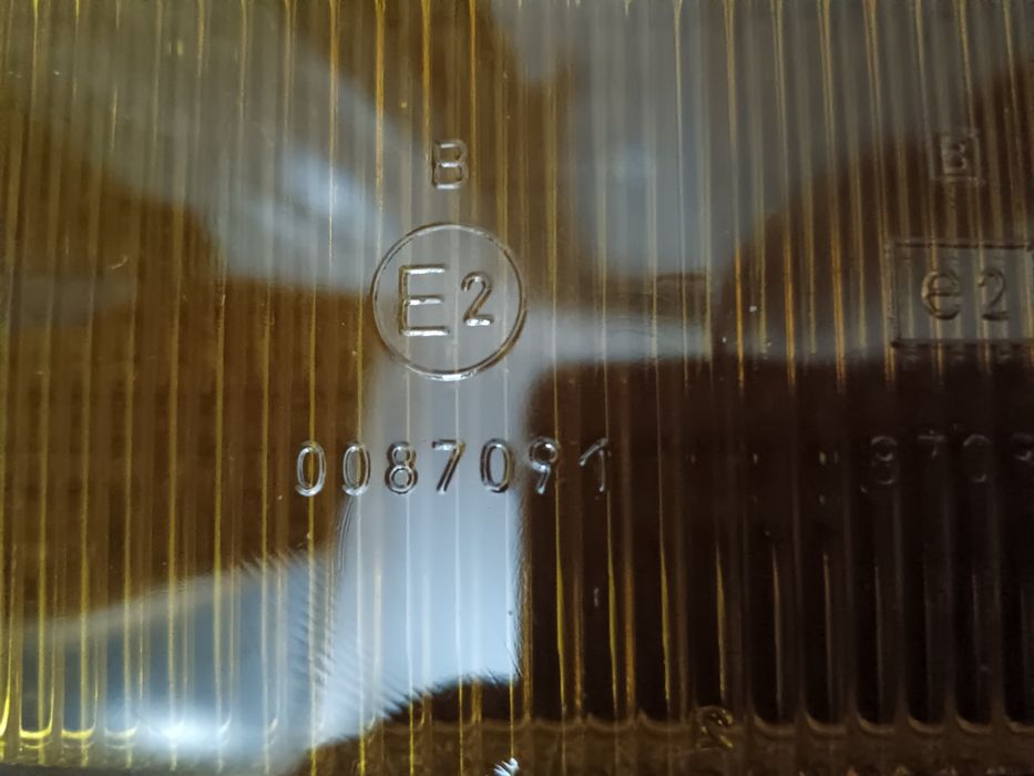 Продам стекло противотуманной фары ГАЗ 24