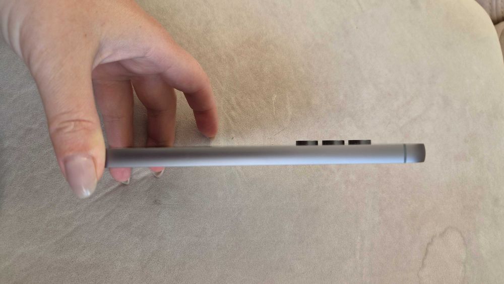 Телефон Samsung S23fe