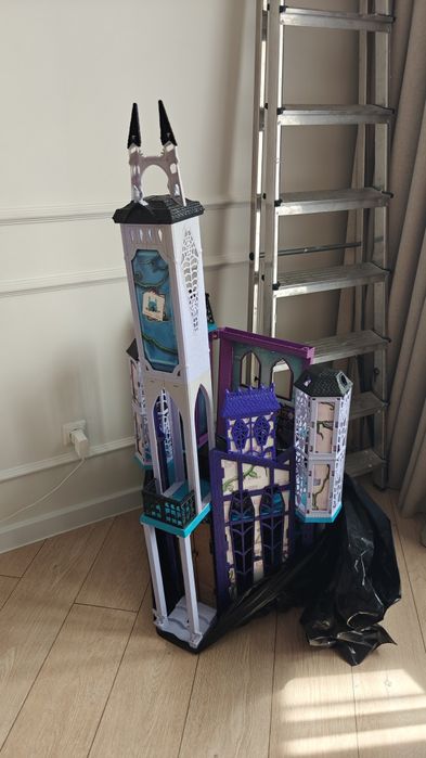 Monster high замок