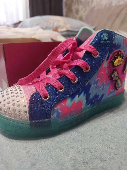 Продам новые ботинки на осень