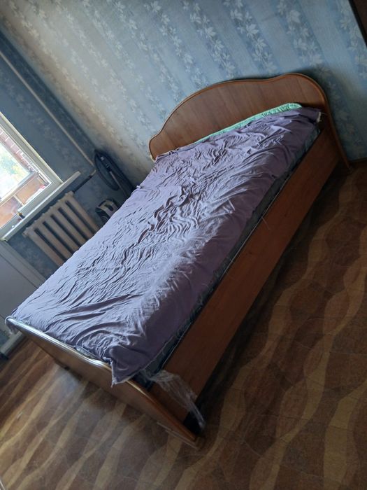 Продам спальный гарнитур