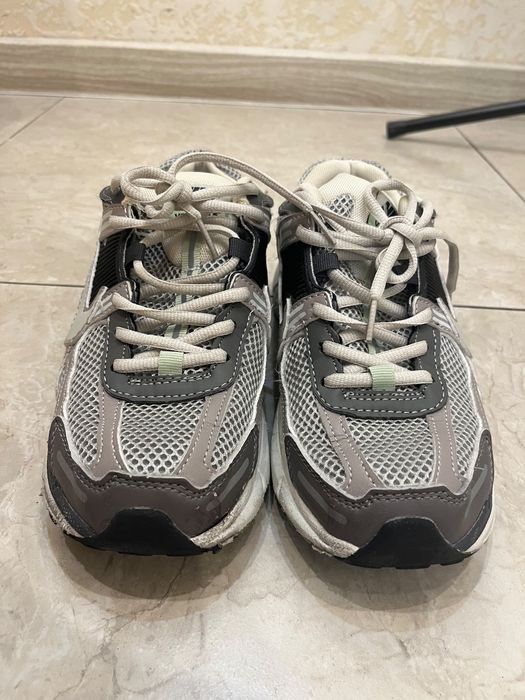 Кроссовки Nike Vomero 5