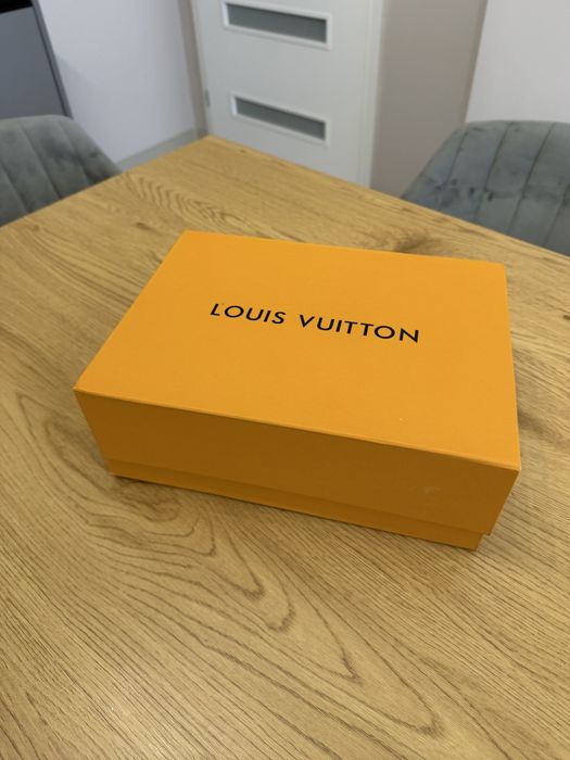 Louis Vuitton декоративна дървена елха